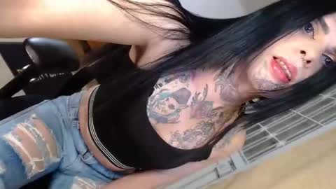 herreraisa offical online show from October 30, 2025, 3:52 am