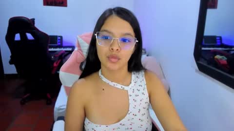  MIA AND PAUL online show from November 24, 2025, 11:15 pm