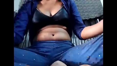 Snapshot of roop_sexy642 chatting on April 21, 2026, 5:47 am roop_sexy642 online show from April 21, 2026, 5:47 am