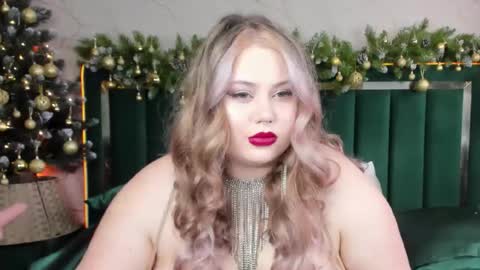 Chloe online show from December 15, 2025, 9:46 am