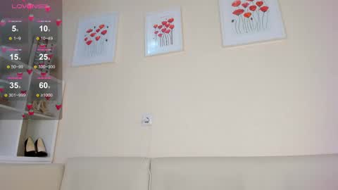 Snapshot of rosa_mariposa_ chatting on March 4, 2025, 9:00 pm Rosa online show from March 4, 2025, 9:00 pm