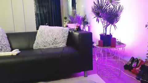 Snapshot of rosacatalleya chatting on July 12, 2026, 4:14 am Rose online show from July 12, 2026, 4:14 am