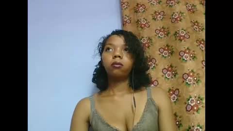 Snapshot of rosah225127 chatting on May 13, 2026, 6:00 am rosah225127 online show from May 13, 2026, 6:00 am