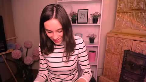 Snapshot of rosalais_ chatting on July 8, 2026, 6:29 am Rose online show from July 8, 2026, 6:29 am
