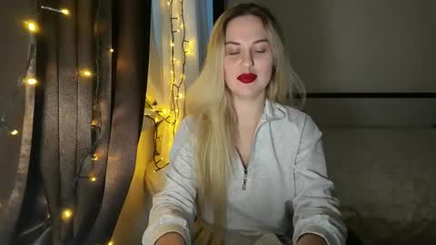 Snapshot of rosaliiiiii chatting on October 18, 2025, 3:13 pm Rosali online show from October 18, 2025, 3:13 pm