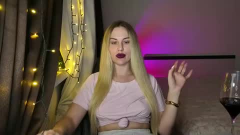 Snapshot of rosaliiiiii chatting on November 4, 2025, 3:22 pm Rosali online show from November 4, 2025, 3:22 pm