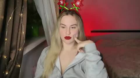 Snapshot of rosaliiiiii chatting on December 18, 2025, 3:18 pm Rosali online show from December 18, 2025, 3:18 pm