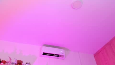 Snapshot of rose__saenz chatting on December 17, 2025, 7:42 pm Rose Saenz online show from December 17, 2025, 7:42 pm