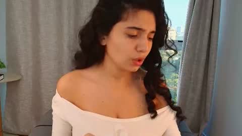 Snapshot of rose_desiree chatting on June 10, 2026, 11:09 am Rose online show from June 10, 2026, 11:09 am