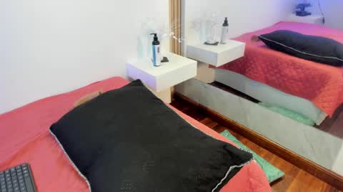 Rose 3 online show from March 9, 2025, 3:05 pm