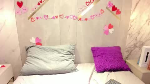 Rose 3 online show from February 12, 2026, 8:48 pm