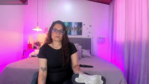 Snapshot of rose_thompson1 chatting on April 17, 2026, 1:58 pm Rose online show from April 17, 2026, 1:58 pm