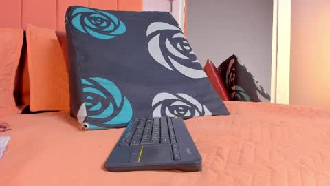 Snapshot of rose_thompson19 chatting on April 22, 2026, 7:15 pm Rosse online show from April 22, 2026, 7:15 pm