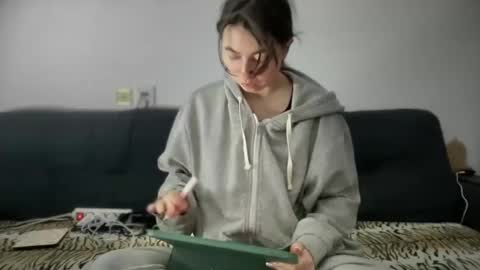 rosea_lune online show from October 24, 2025, 8:05 pm
