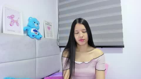 Rose y Miah online show from December 17, 2025, 2:06 am