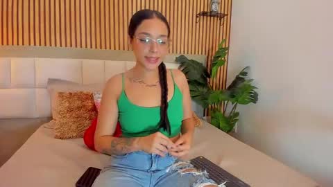 roseaurora online show from October 8, 2025, 12:36 pm