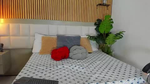 roseaurora online show from October 25, 2025, 12:45 pm