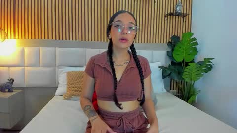 roseaurora online show from November 11, 2025, 12:49 pm