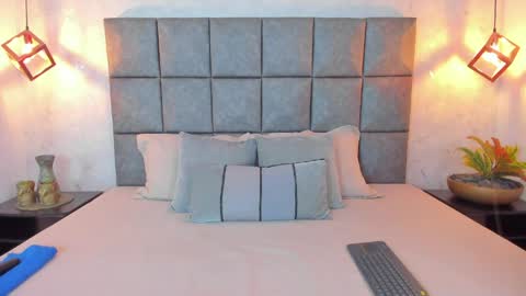 roseaurora online show from April 8, 2026, 1:00 pm