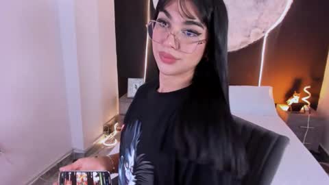 Rose online show from December 5, 2025, 2:47 pm