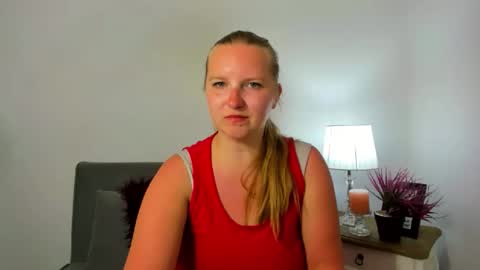 Snapshot of rosehypnotic chatting on May 4, 2026, 5:20 pm Rose online show from May 4, 2026, 5:20 pm