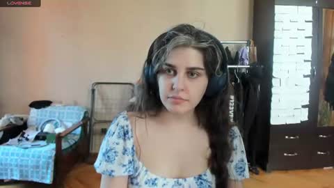 Snapshot of roselina_ chatting on June 25, 2026, 9:36 am Rose online show from June 25, 2026, 9:36 am