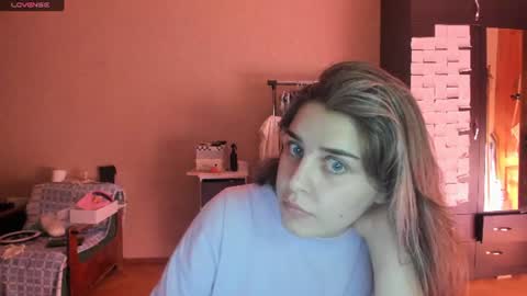 Snapshot of roselina_ chatting on July 3, 2026, 6:14 pm Rose online show from July 3, 2026, 6:14 pm