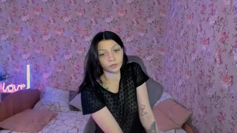 Lola online show from December 14, 2025, 4:40 am