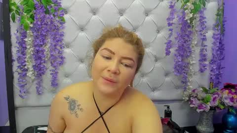 Snapshot of roselyn_arnold chatting on September 12, 2025, 12:27 pm Julieta online show from September 12, 2025, 12:27 pm