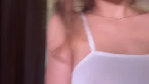 Snapshot of roselyn_rose chatting on June 13, 2026, 4:27 pm Roselyn online show from June 13, 2026, 4:27 pm