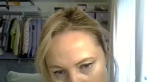 Snapshot of rosemeonce chatting on June 1, 2026, 2:52 pm rosemeonce online show from June 1, 2026, 2:52 pm
