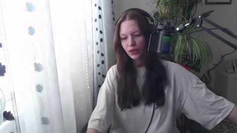 Lina online show from April 8, 2026, 10:04 am