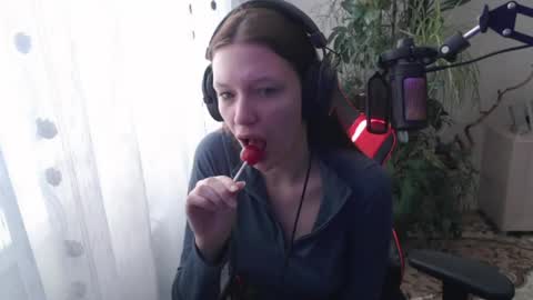 Lina online show from April 16, 2026, 7:09 am
