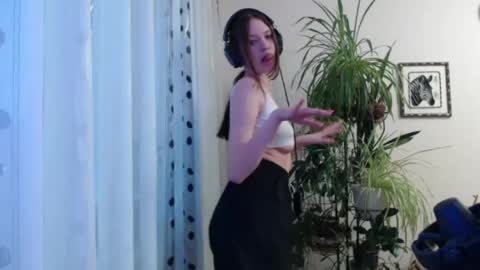 Lina online show from April 20, 2026, 3:15 pm