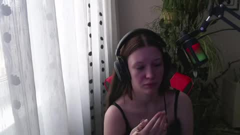 Lina online show from April 24, 2026, 1:57 pm