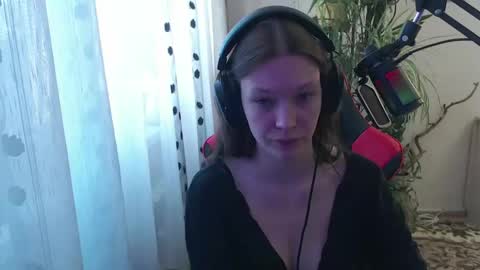 Lina online show from April 29, 2026, 1:59 pm