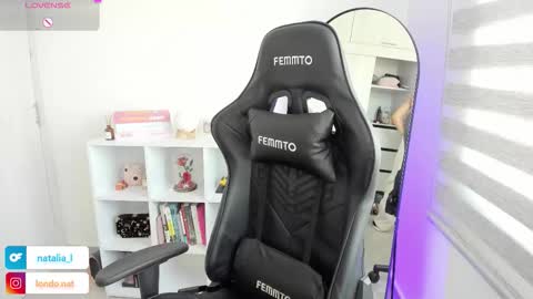 Snapshot of roseparis chatting on December 3, 2025, 2:59 pm Nat online show from December 3, 2025, 2:59 pm