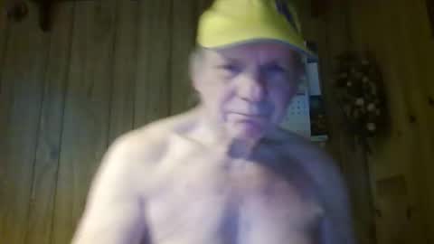 Snapshot of roses2u1958 chatting on March 16, 2026, 5:44 am roses2u1958 online show from March 16, 2026, 5:44 am
