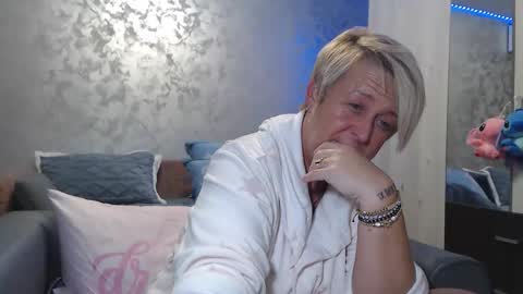 Lovepinklilly online show from December 5, 2025, 5:20 pm