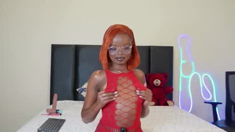 roses_rred online show from December 12, 2024, 7:04 pm