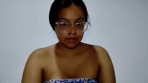 Snapshot of roseviole chatting on November 10, 2025, 12:04 pm Roseviole online show from November 10, 2025, 12:04 pm