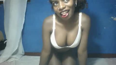 Roseyaa online show from October 20, 2025, 12:49 pm