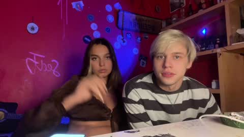 Snapshot of roshelle_xxx chatting on December 3, 2024, 2:27 pm Roshelle online show from December 3, 2024, 2:27 pm