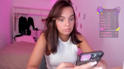 Snapshot of roshelle_xxx chatting on October 1, 2025, 4:35 pm Roshelle online show from October 1, 2025, 4:35 pm