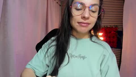 Snapshot of rosse_25 chatting on November 18, 2025, 6:01 pm Would you like to help me with supplementation and sports suits so I can compete in powerlifting online show from November 18, 2025, 6:01 pm