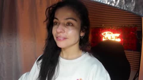 Snapshot of rosse_25 chatting on November 24, 2025, 5:34 pm Would you like to help me with supplementation and sports suits so I can compete in powerlifting online show from November 24, 2025, 5:34 pm