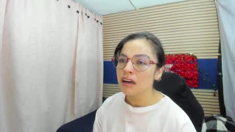 Snapshot of rosse_25 chatting on May 8, 2026, 1:27 pm Would you like to help me with supplementation and sports suits so I can compete in powerlifting online show from May 8, 2026, 1:27 pm