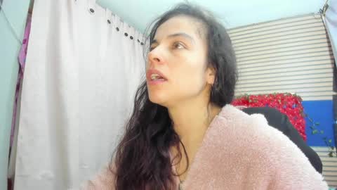 Snapshot of rosse_25 chatting on May 25, 2026, 12:33 pm Would you like to help me with supplementation and sports suits so I can compete in powerlifting online show from May 25, 2026, 12:33 pm