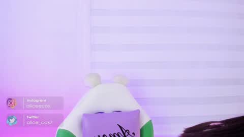 Snapshot of rosse_amyy chatting on February 7, 2025, 2:15 pm online show from February 7, 2025, 2:15 pm