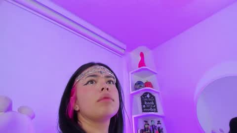 Snapshot of rosse_amyy chatting on October 30, 2025, 11:44 am online show from October 30, 2025, 11:44 am